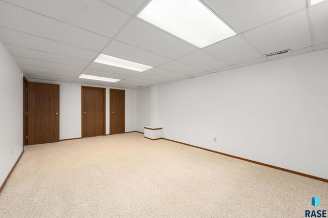 4305 S Highland Ave Avenue, Sioux Falls, SD 57103