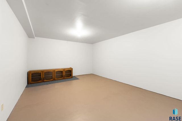 4305 S Highland Ave Avenue, Sioux Falls, SD 57103