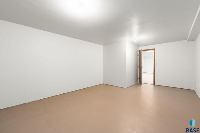 4305 S Highland Ave Avenue, Sioux Falls, SD 57103