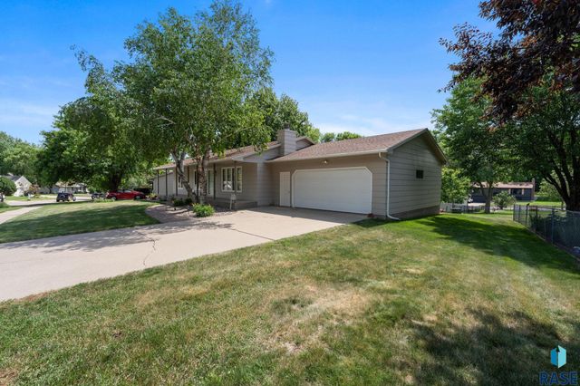 4305 S Highland Ave Avenue, Sioux Falls, SD 57103
