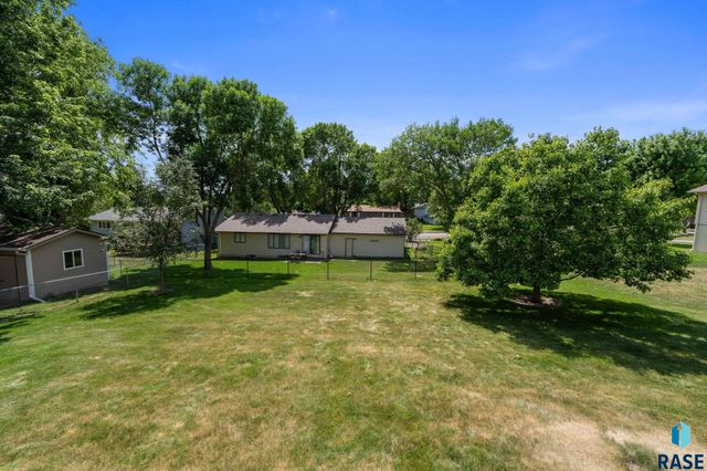 4305 S Highland Ave Avenue, Sioux Falls, SD 57103