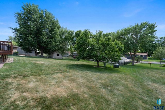 4305 S Highland Ave Avenue, Sioux Falls, SD 57103