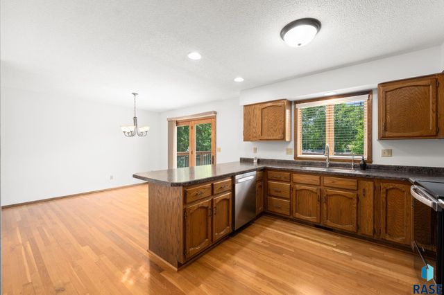 4305 S Highland Ave Avenue, Sioux Falls, SD 57103