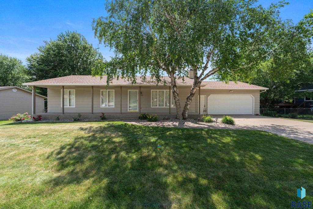 4305 S Highland Ave Avenue, Sioux Falls, SD 57103