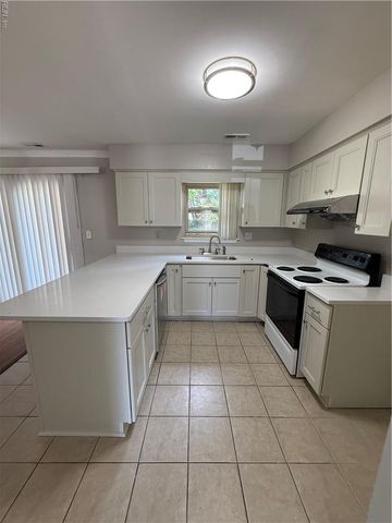 2642 Meadows LNDG, Chesapeake, VA 23321