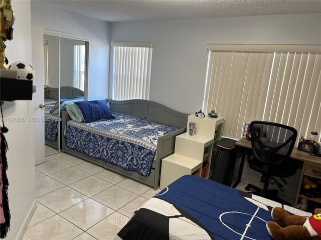 5214 NW 190th St, Miami Gardens, FL 33055