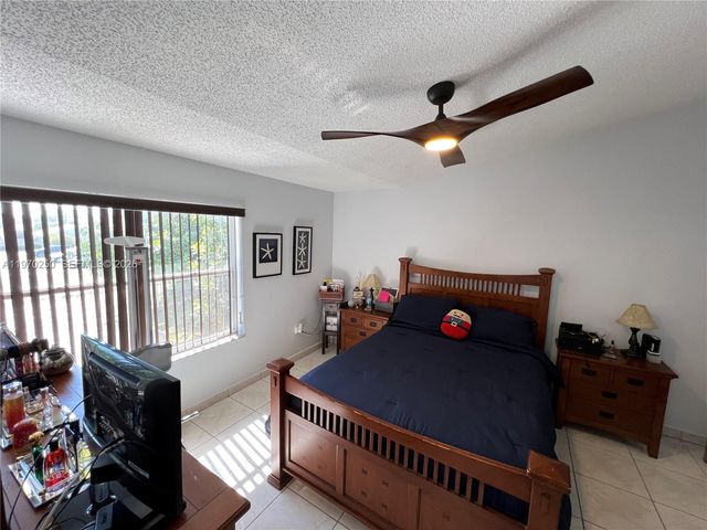 5214 NW 190th St, Miami Gardens, FL 33055