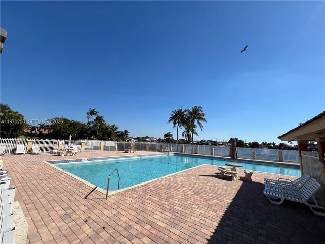 5214 NW 190th St, Miami Gardens, FL 33055