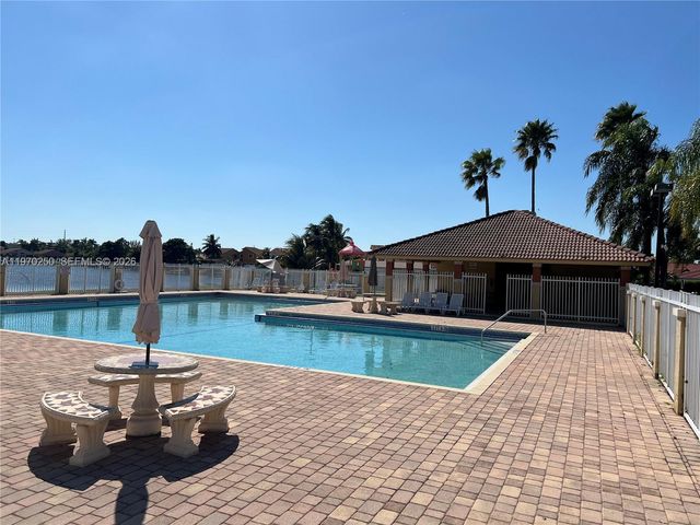 5214 NW 190th St, Miami Gardens, FL 33055