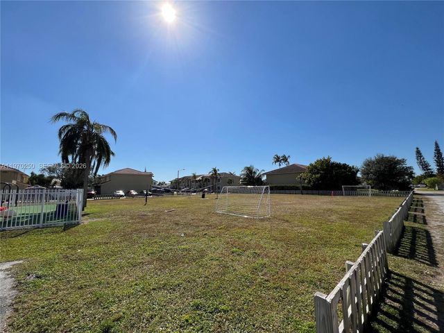 5214 NW 190th St, Miami Gardens, FL 33055