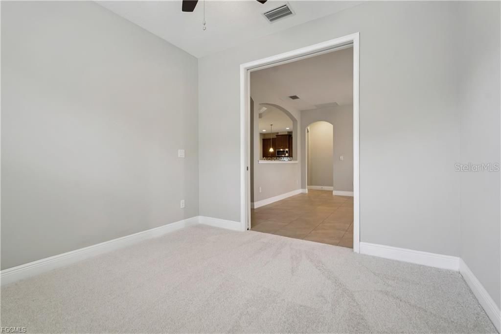 Image 13 of property listing at 11913 SUNBURST MARBLE ROAD, Riverview, FL 33579