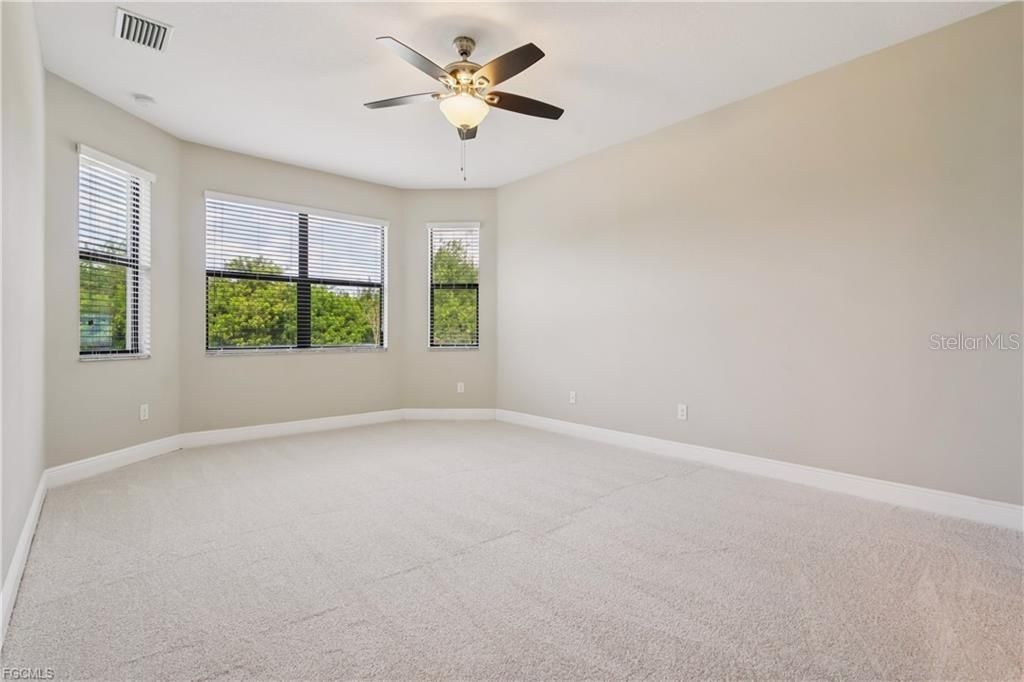 Image 16 of property listing at 11913 SUNBURST MARBLE ROAD, Riverview, FL 33579