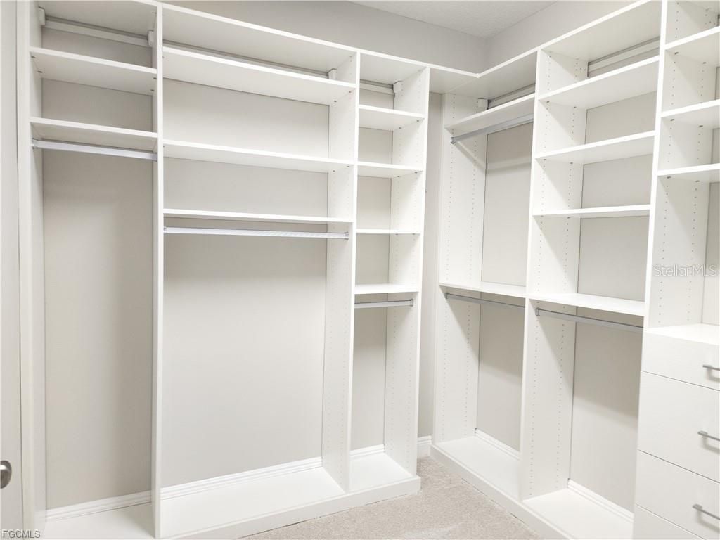 Image 19 of property listing at 11913 SUNBURST MARBLE ROAD, Riverview, FL 33579