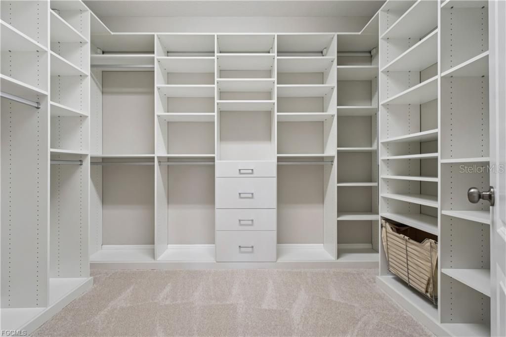 Image 20 of property listing at 11913 SUNBURST MARBLE ROAD, Riverview, FL 33579