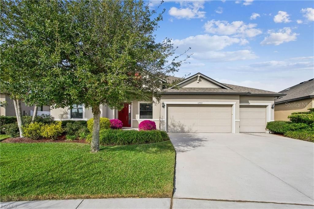 Image 3 of property listing at 11913 SUNBURST MARBLE ROAD, Riverview, FL 33579