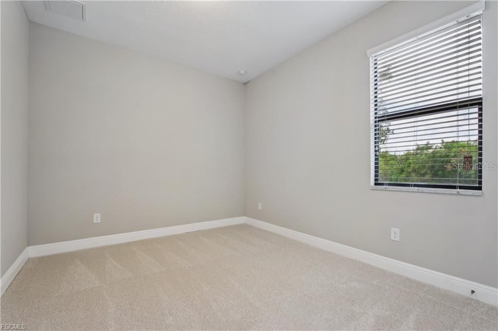 Image 23 of property listing at 11913 SUNBURST MARBLE ROAD, Riverview, FL 33579