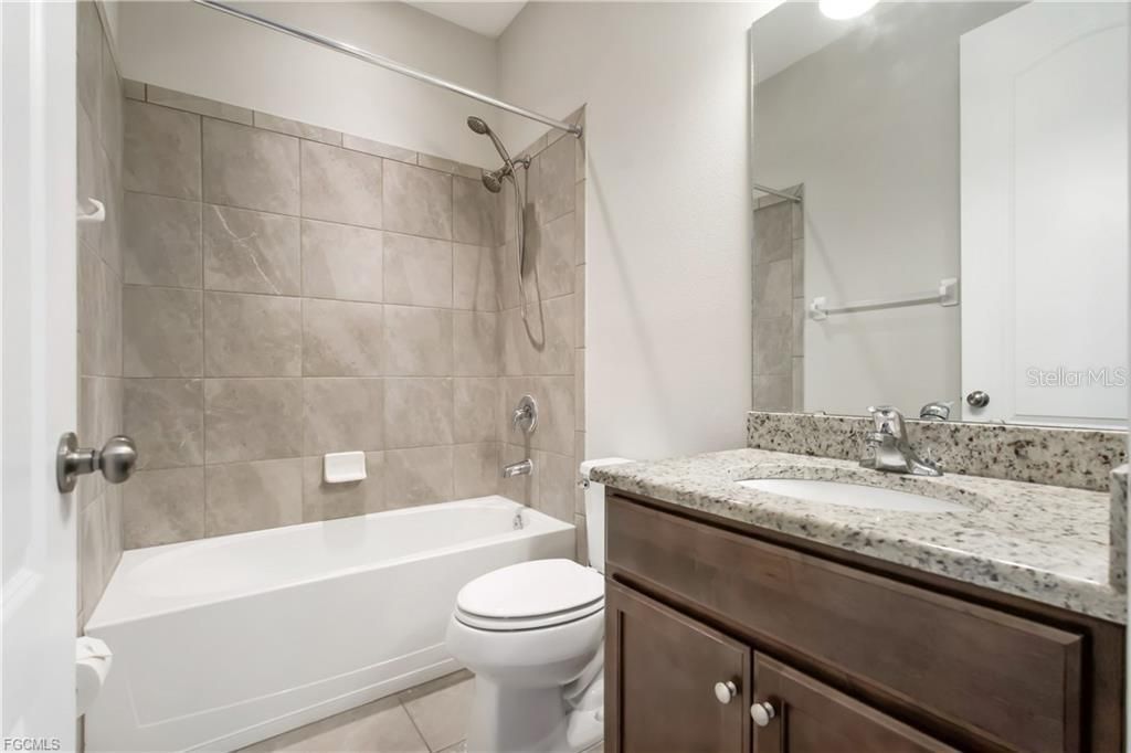 Image 24 of property listing at 11913 SUNBURST MARBLE ROAD, Riverview, FL 33579