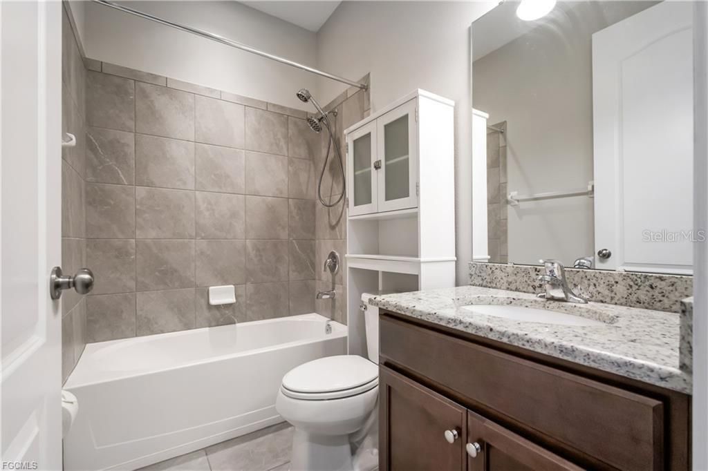 Image 27 of property listing at 11913 SUNBURST MARBLE ROAD, Riverview, FL 33579