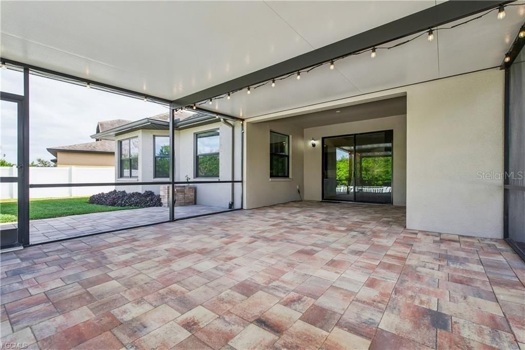 Image 31 of property listing at 11913 SUNBURST MARBLE ROAD, Riverview, FL 33579