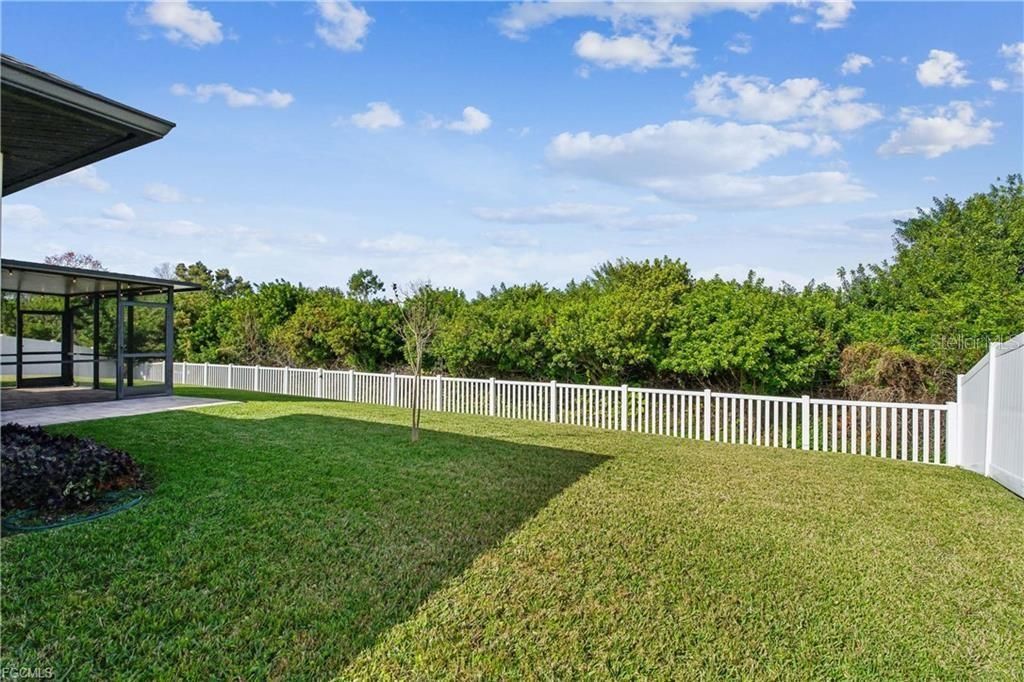 Image 32 of property listing at 11913 SUNBURST MARBLE ROAD, Riverview, FL 33579
