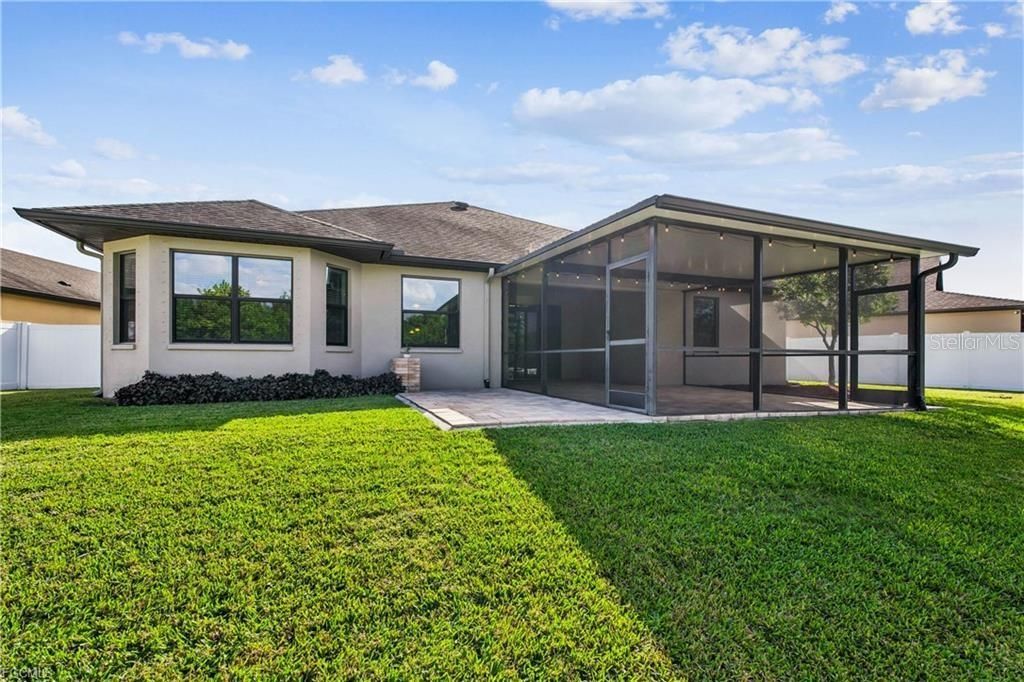 Image 33 of property listing at 11913 SUNBURST MARBLE ROAD, Riverview, FL 33579