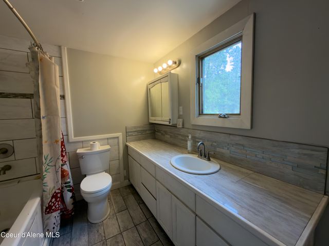 919 Silver Springs RD, Moyie Springs, ID 83845