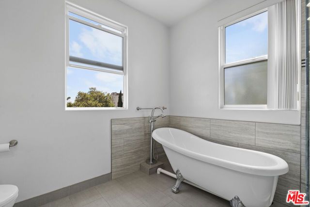 4568 W 1st Street 307, Los Angeles, CA 90004