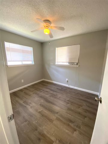 404 Swanee DR B, Austin, TX 78752