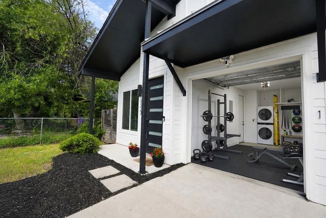 1123 Omega Ave 1, Austin, TX 78721