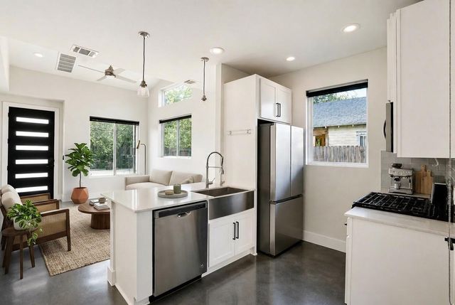 1123 Omega Ave 1, Austin, TX 78721