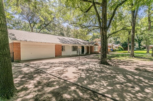 3215 Spanish Oak Drive, Fort Worth, TX 76109