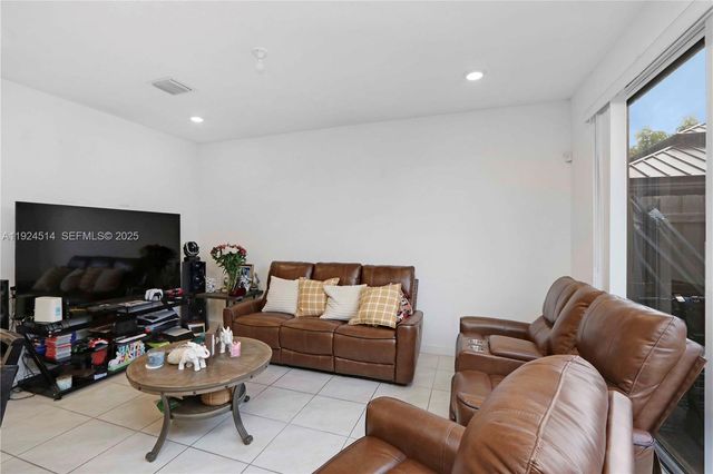 1052 SE 23rd Avenue, Homestead, FL 33035