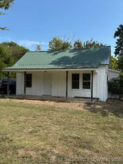 1302 N Proctor Avenue, Wagoner, OK 74467