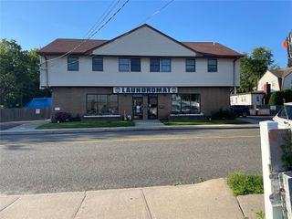 7 Locust Ave West, Babylon, NY 11702