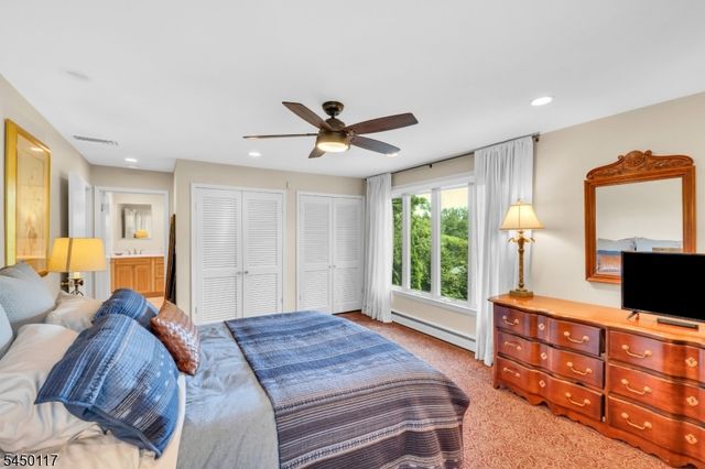 1 Driftway St, Roseland Boro, NJ 07068