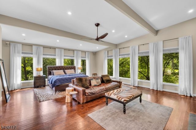 1 Driftway St, Roseland Boro, NJ 07068