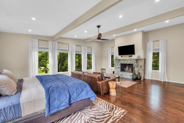 1 Driftway St, Roseland Boro, NJ 07068