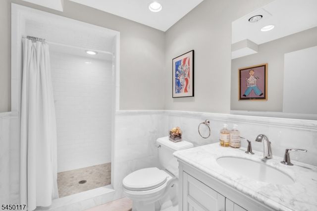 1 Driftway St, Roseland Boro, NJ 07068