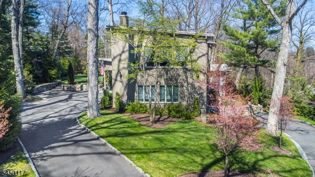 1 Driftway St, Roseland Boro, NJ 07068