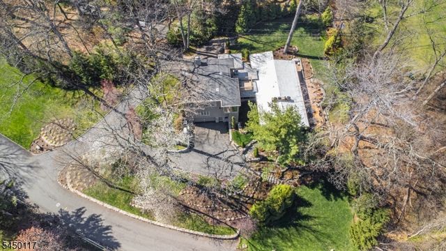1 Driftway St, Roseland Boro, NJ 07068