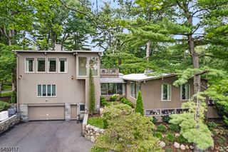 1 Driftway St, Roseland Boro, NJ 07068