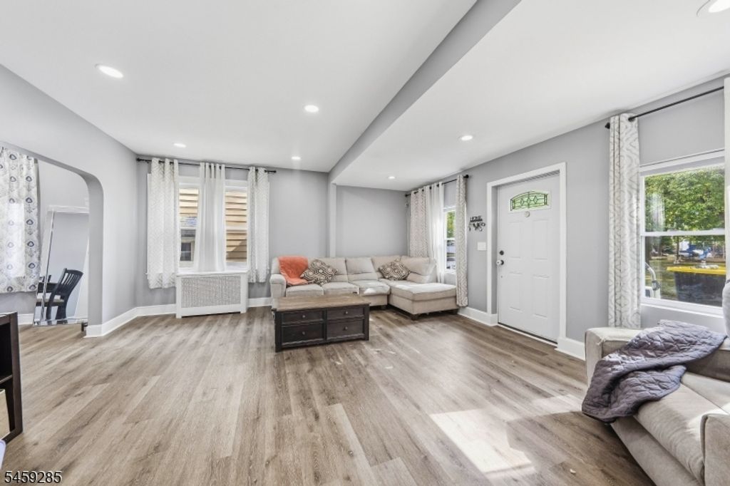 214 W 17Th St, Linden City, NJ 07036 — photo 2