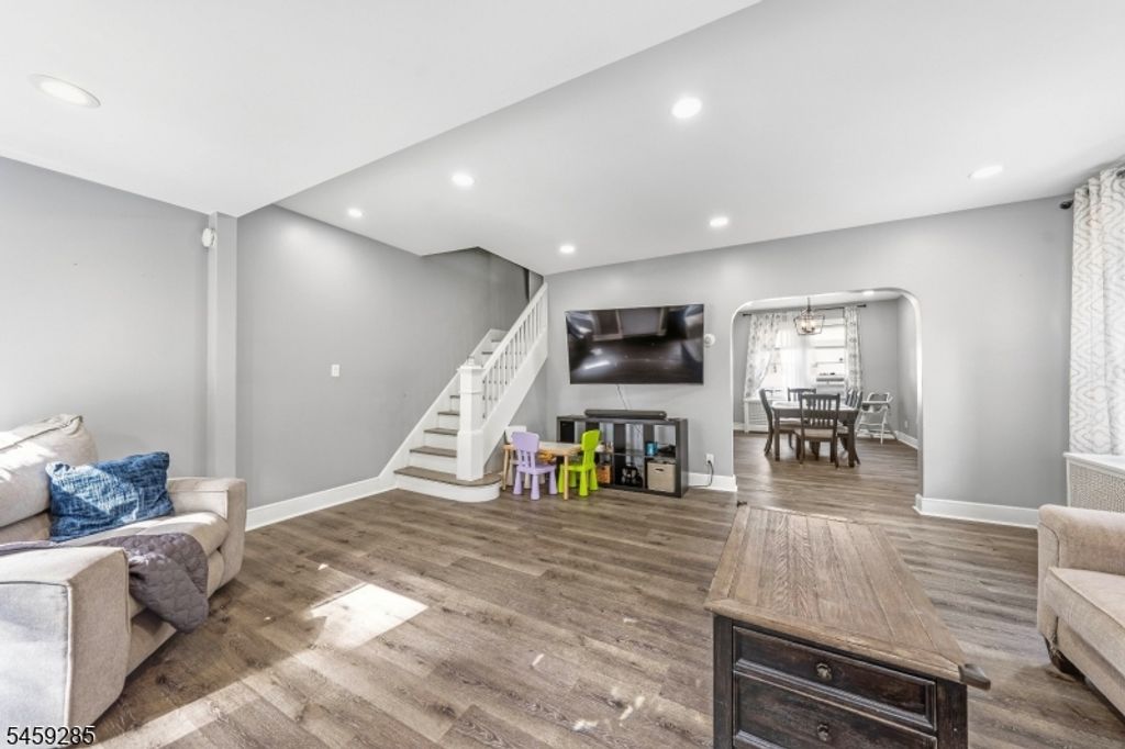 214 W 17Th St, Linden City, NJ 07036 — photo 3