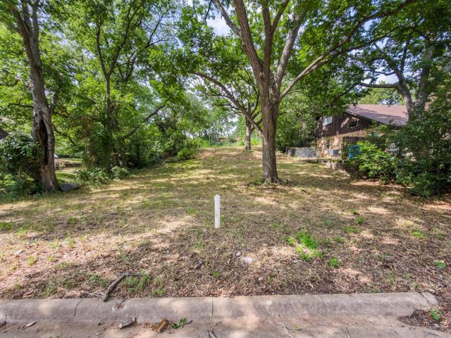 1213 W Texas Street, Denison, TX 75020