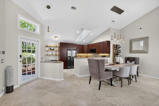 31 Windsor Lane, Palm Beach Gardens, FL 33418