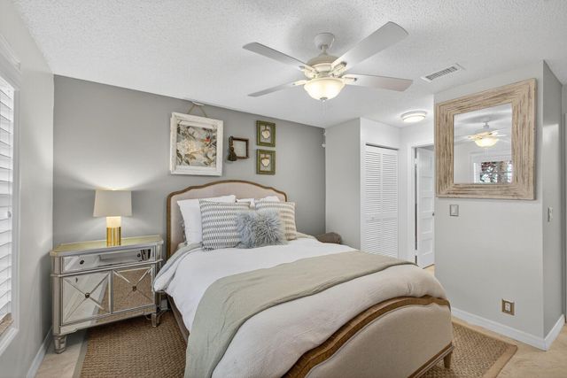 31 Windsor Lane, Palm Beach Gardens, FL 33418