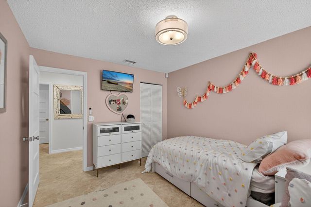 31 Windsor Lane, Palm Beach Gardens, FL 33418