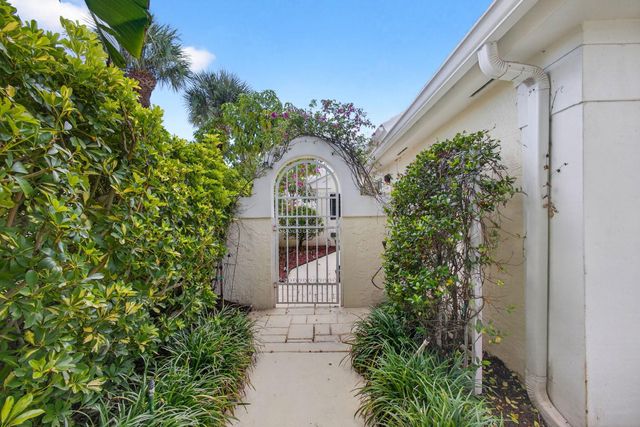 31 Windsor Lane, Palm Beach Gardens, FL 33418