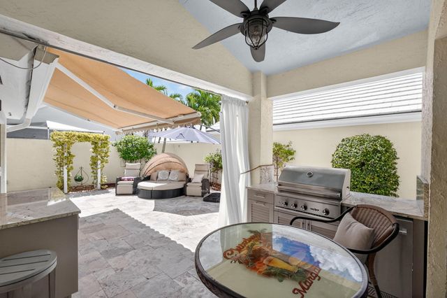 31 Windsor Lane, Palm Beach Gardens, FL 33418