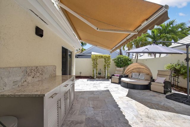 31 Windsor Lane, Palm Beach Gardens, FL 33418